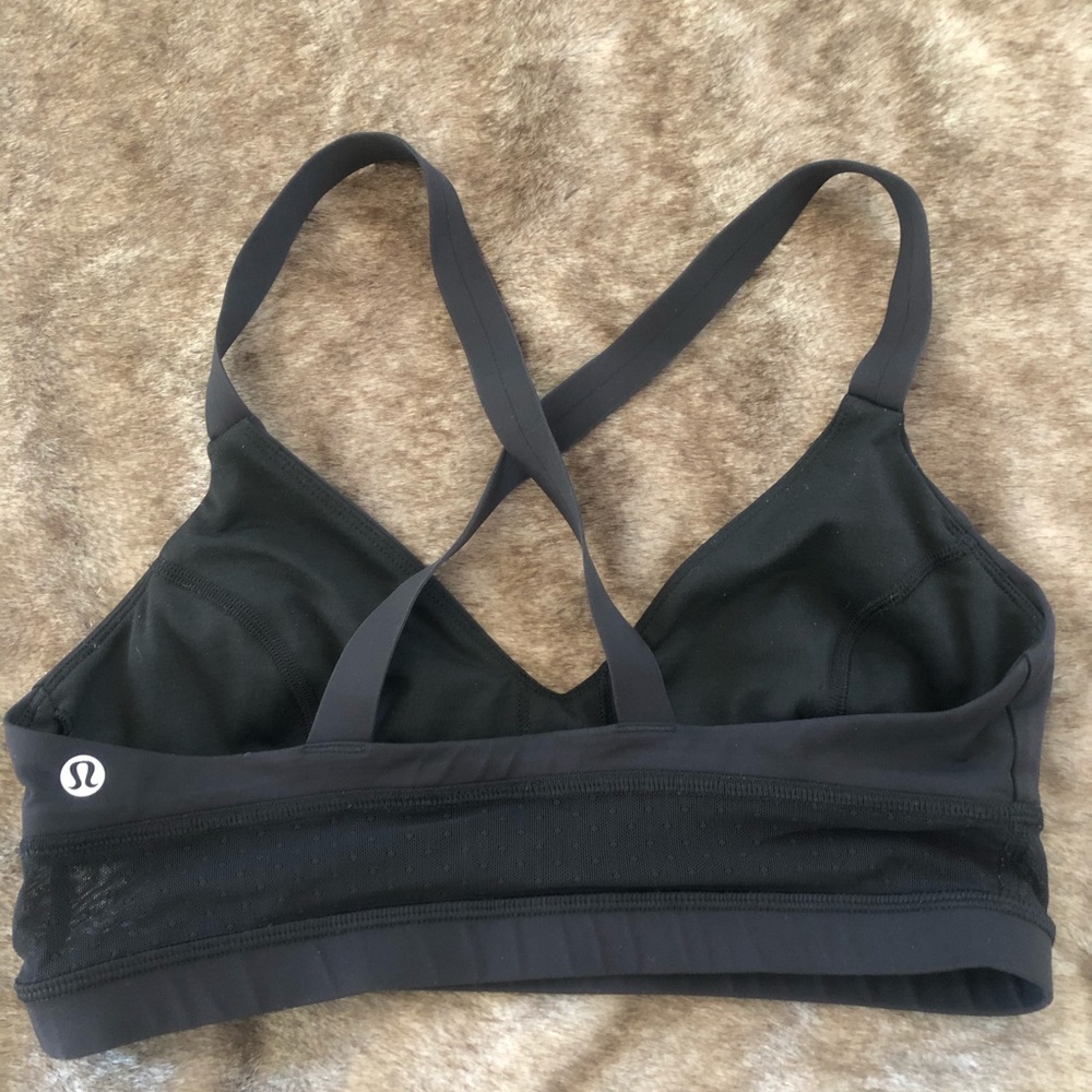 Lululemon Bra with mesh - size 6, minimum impact - Picture 4 of 4